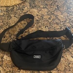 The Foldie no hands crossbody